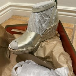 NEW Gold Wedge Sandals