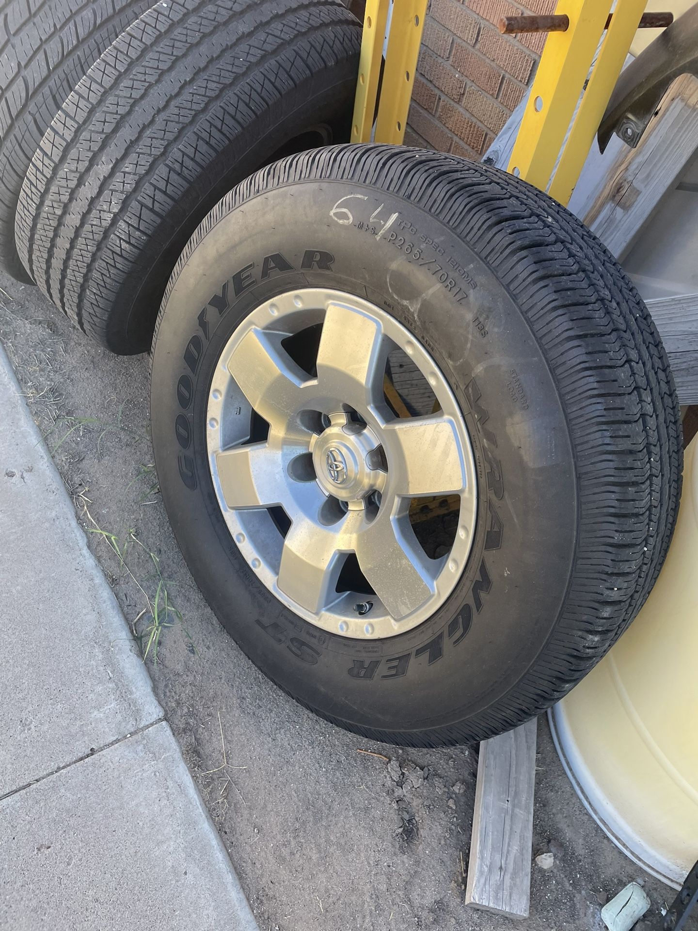 Fj Cruiser Wheels And Tires 17 Inch for Sale in El Paso, TX OfferUp