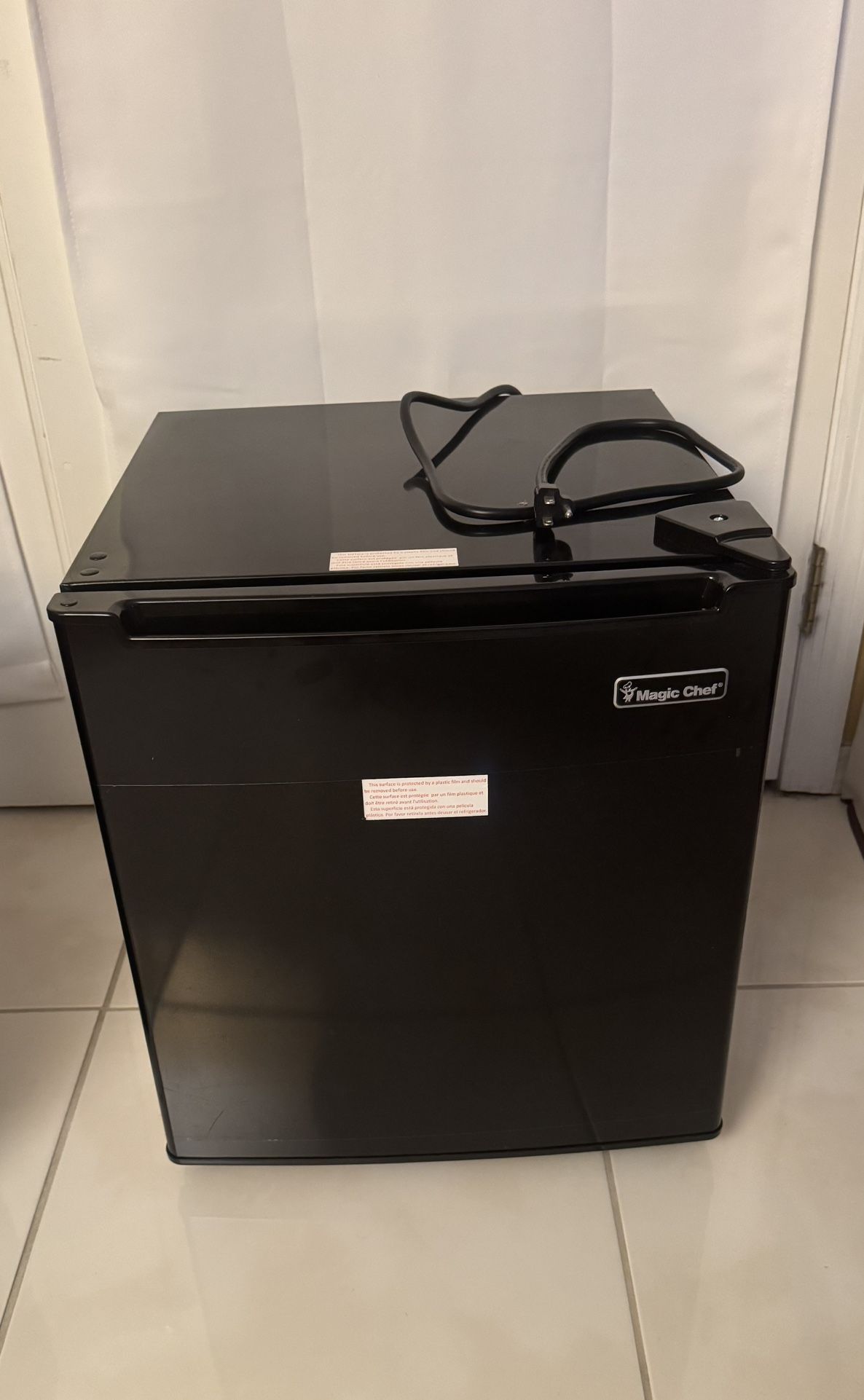 New Magic Chef Mini Fridge (Still has plastic