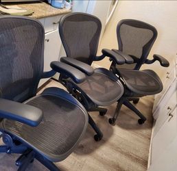 Herman Miller Aeron Chair Size B Fully loader black with mesh erganomic