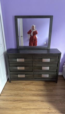 Modern 6-Drawer Dresser With Mirror