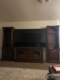 Entertainment center