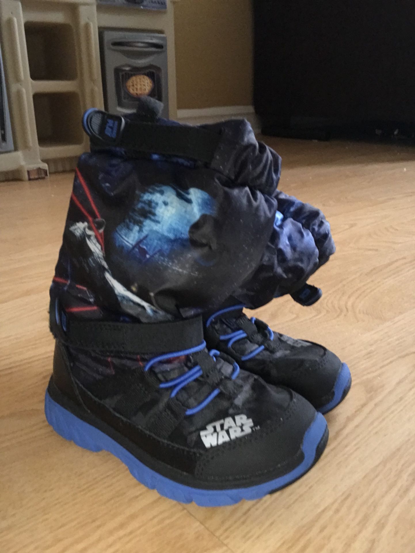 Stride-rite Star Wars snow sneaker boots - size 10 toddler