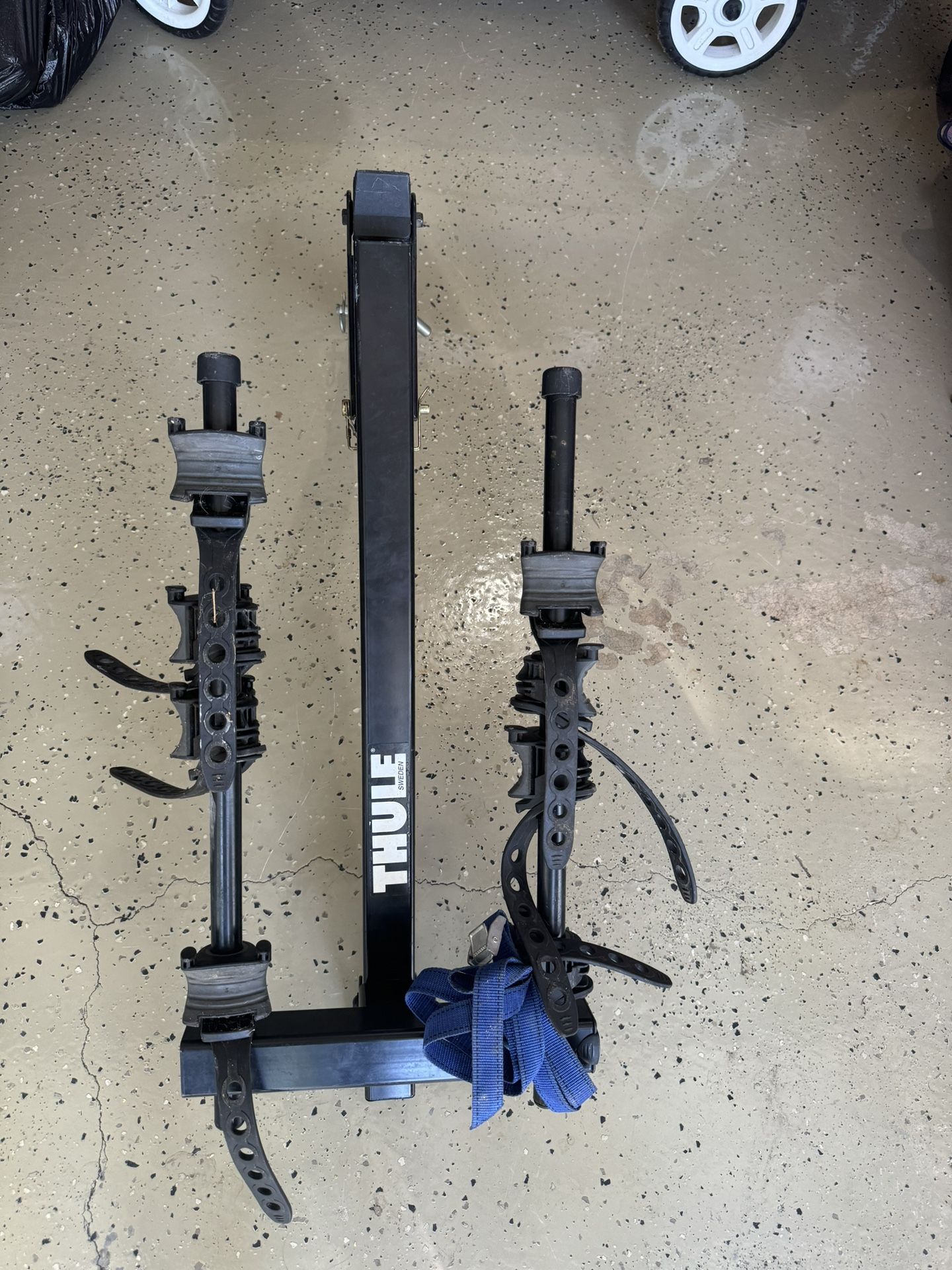 Thule Hitching Post Pro Bike Rack for 4 Bikes