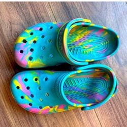 CROCS Size 4 Unisex 