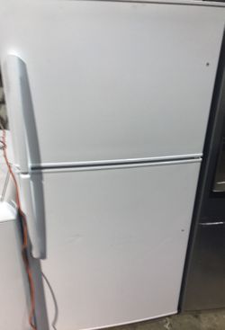maytag 33 inches top freezer