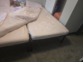 2 Twin Beds & 2 Twin Frames/boxframes