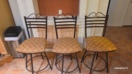 Very nice bar stools 150