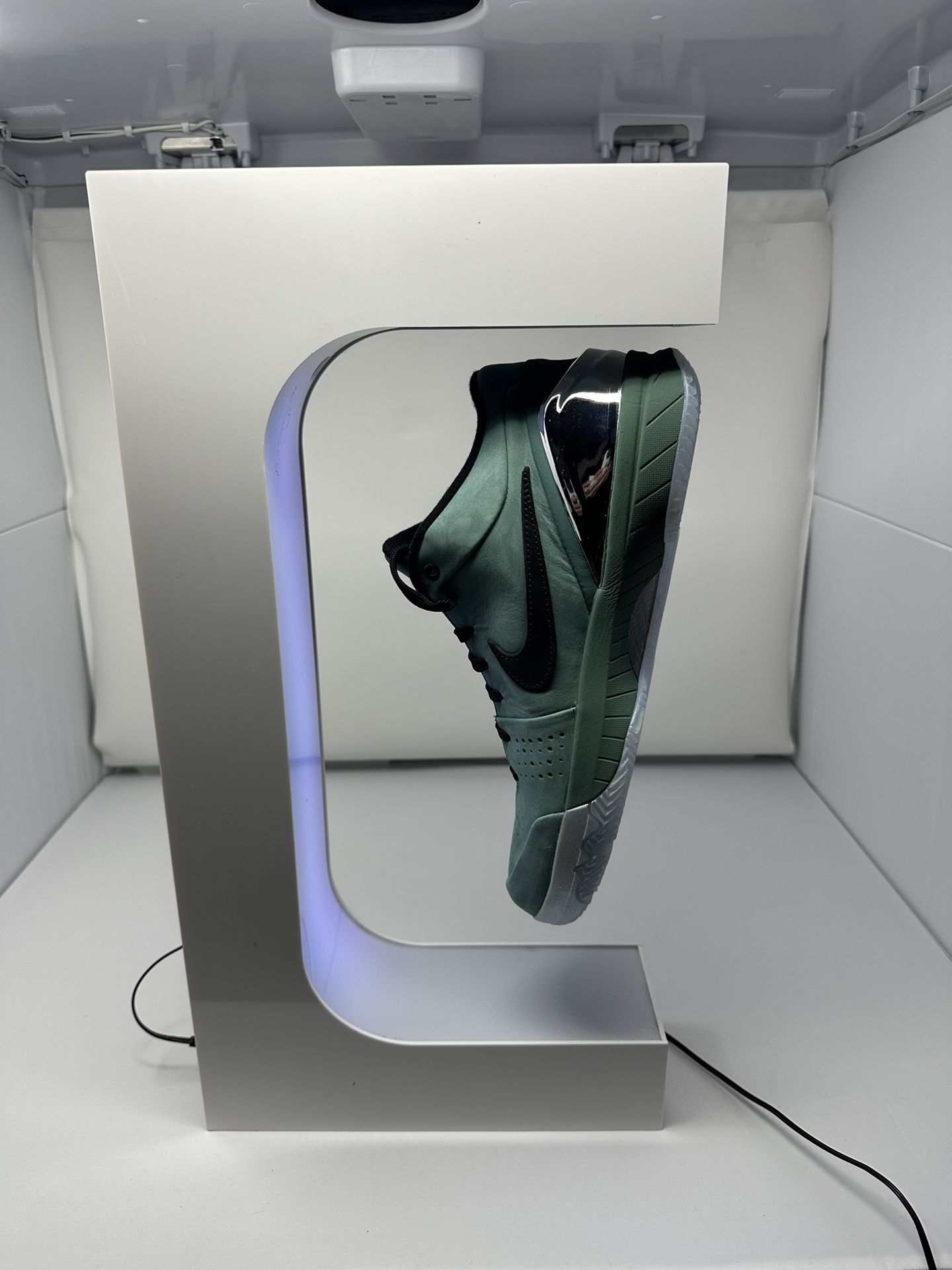 Magnetic levitating shoe display Floating