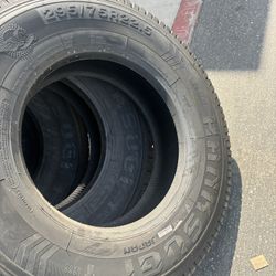 Set Of 4  Truck Tire 295x75x22.5 $880 