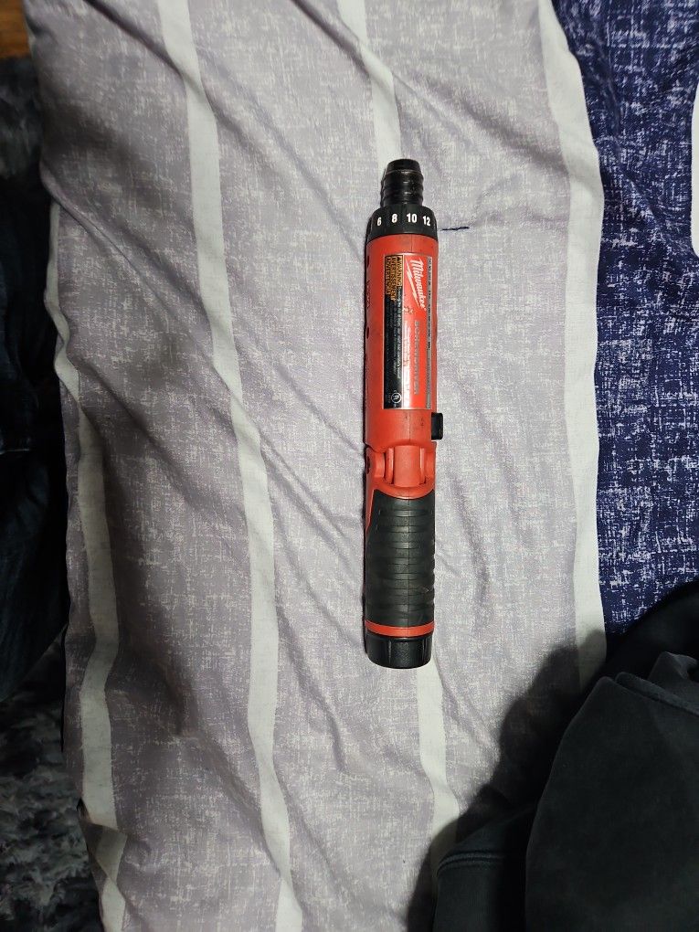 Milwaukee 1/4 Hex Battery Screwdriver