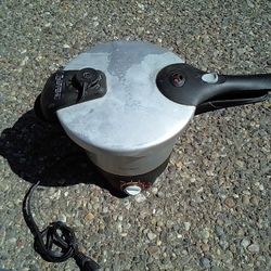 Electric Pressure Cooker 