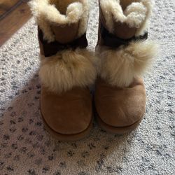 like new women's UGGs
