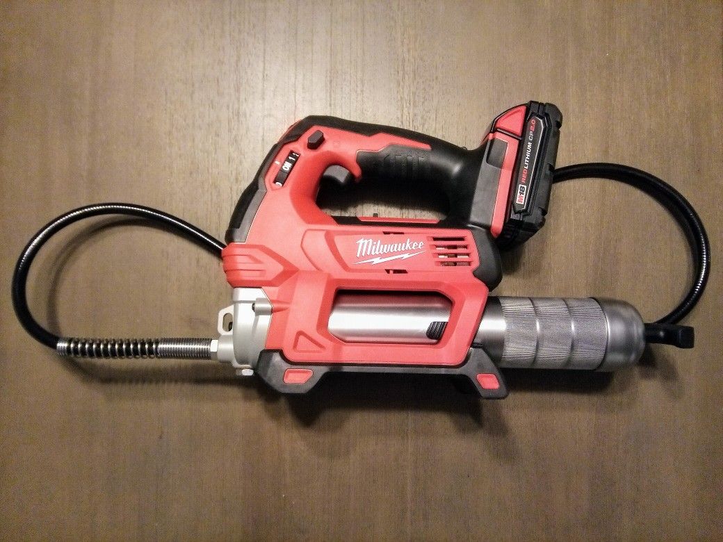 Milwaukee M18 Grease Gun & CP2.0 Battery 