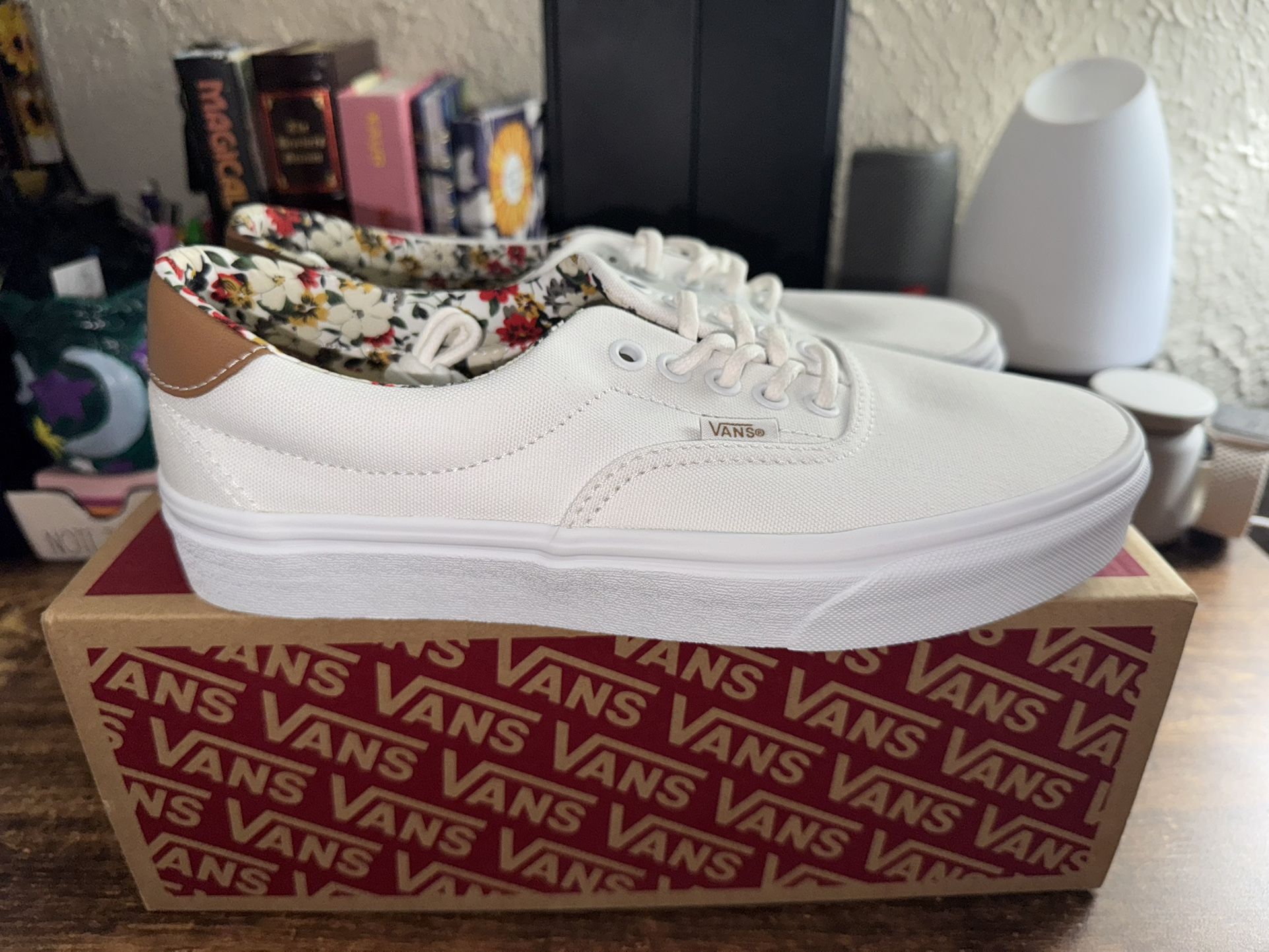 Women’s Vans Size 9 Brand New
