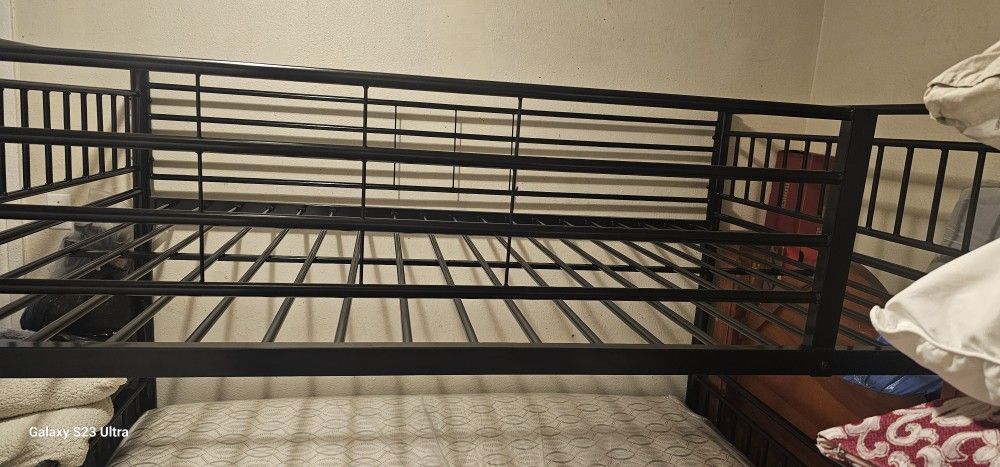 Bkack Twin Bed