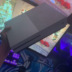 Selling Xbox One Not Expecting Much Message Me Your Offers!