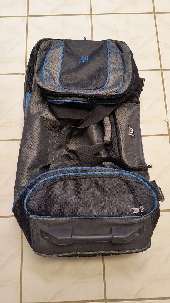 FUL (30 1/2") Heavy-Duty Travel Bag w/ Wheels For Sale!!!