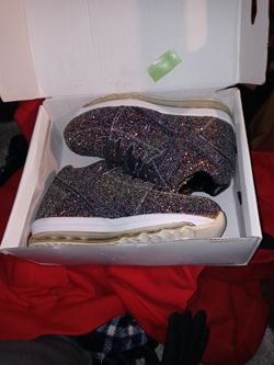 YRU Qozmo Aiire Glitter Black Light Up