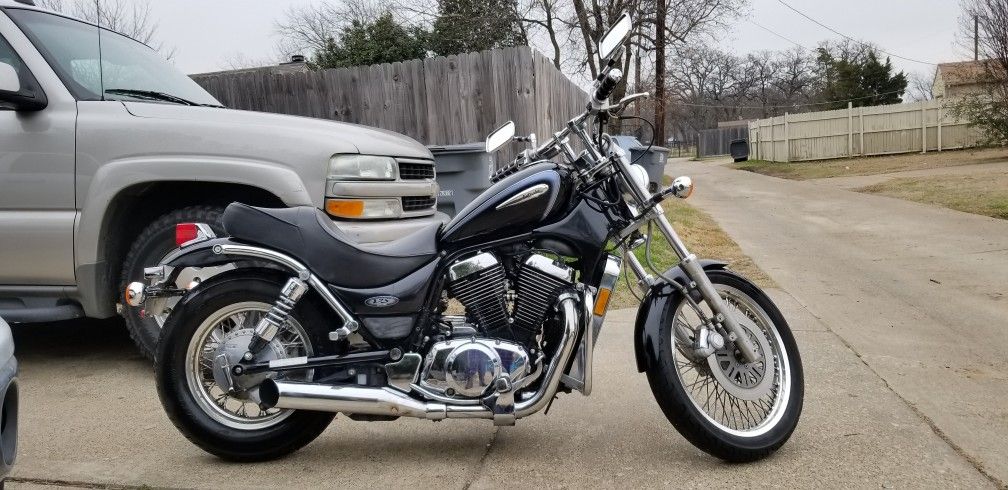 2002 Suzuki Intruder VS800cc