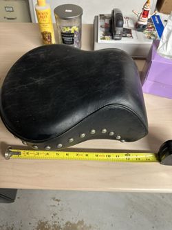 HARLEY DAVIDSON from 1991 HERITAGE SOFTAIL PASSENGER  STUDDED PILLION SEAT 
