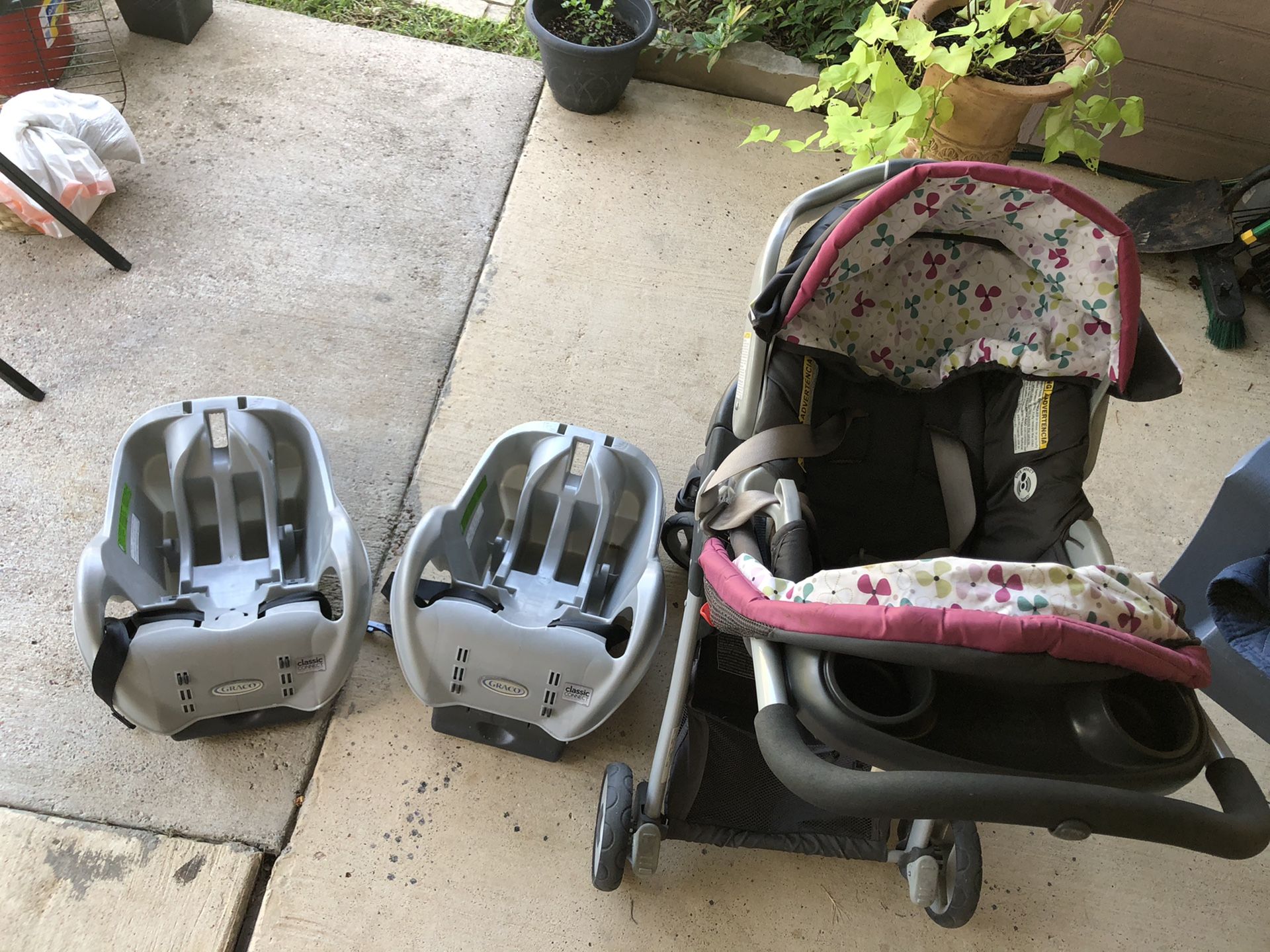 Graco stroller and car seat with two bases