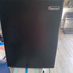 Magic Chef 2.6 Mini Fridge 