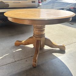 Solid Oak Extendable Dining Table with leaf 