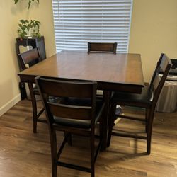 High Dark Brown Table Set With 4 Chairs