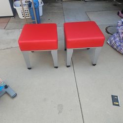 2 Bancos Color Rojo Conpatas Da  Fierro Miden De ancho17  altura 18 Imedio