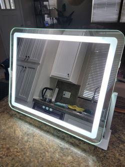 Vanity makeup mirror with lights