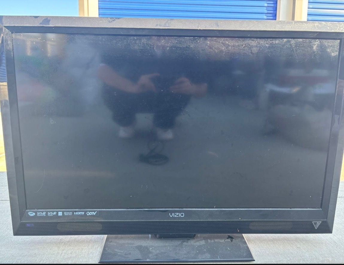 Vizio Flatscreen TV 30-39” Inch