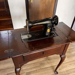 Vintage Singer Sewing  Machine …Table