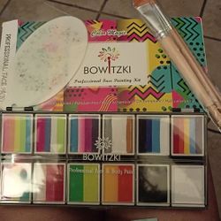PROFESSIONAL FACE PAINTING KIT