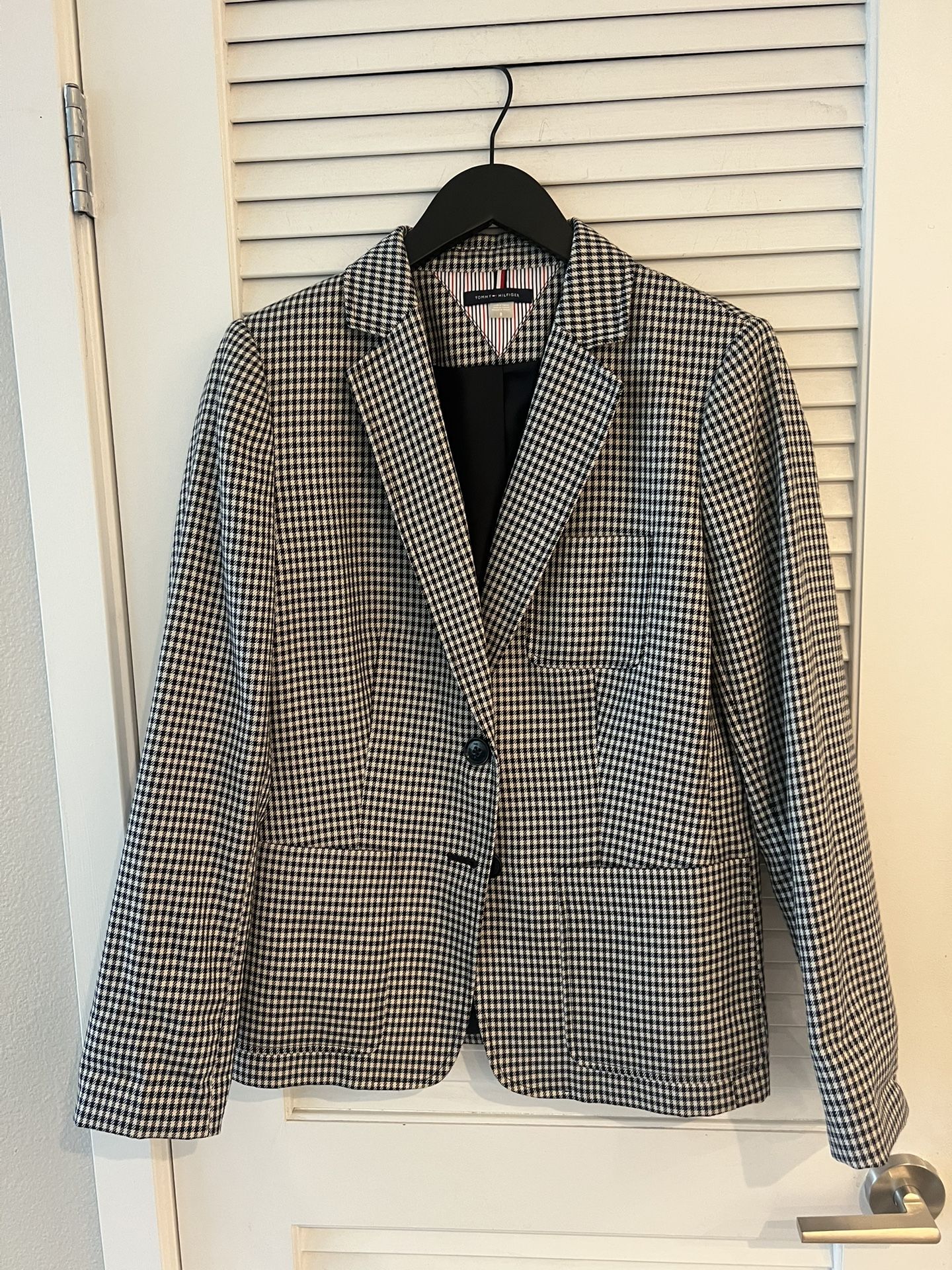 Tommy Hilfiger https://offerup.com/redirect/?o=SmFja2V0Lk5ldw==