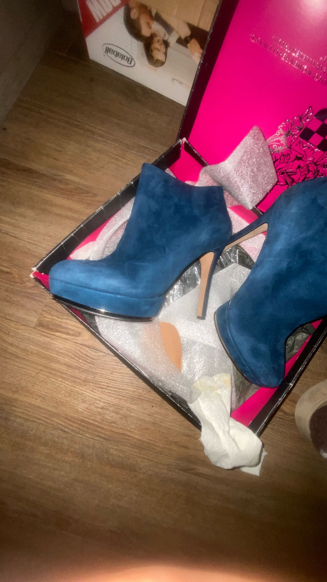 Vince Camuto 