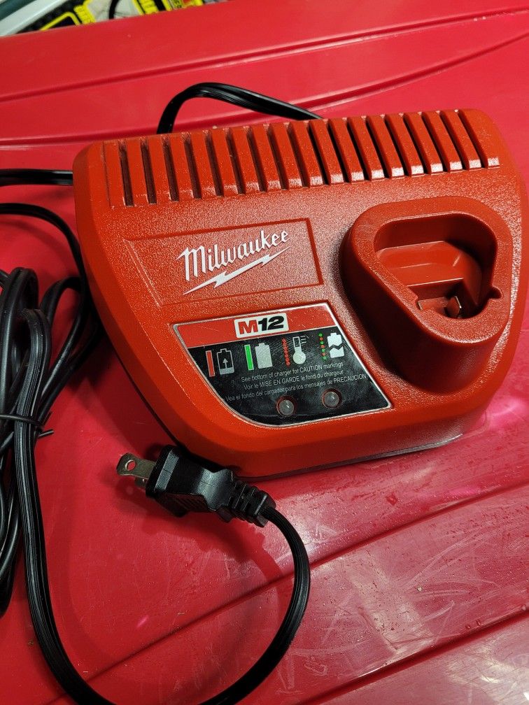 Milwaukee 12v Charger