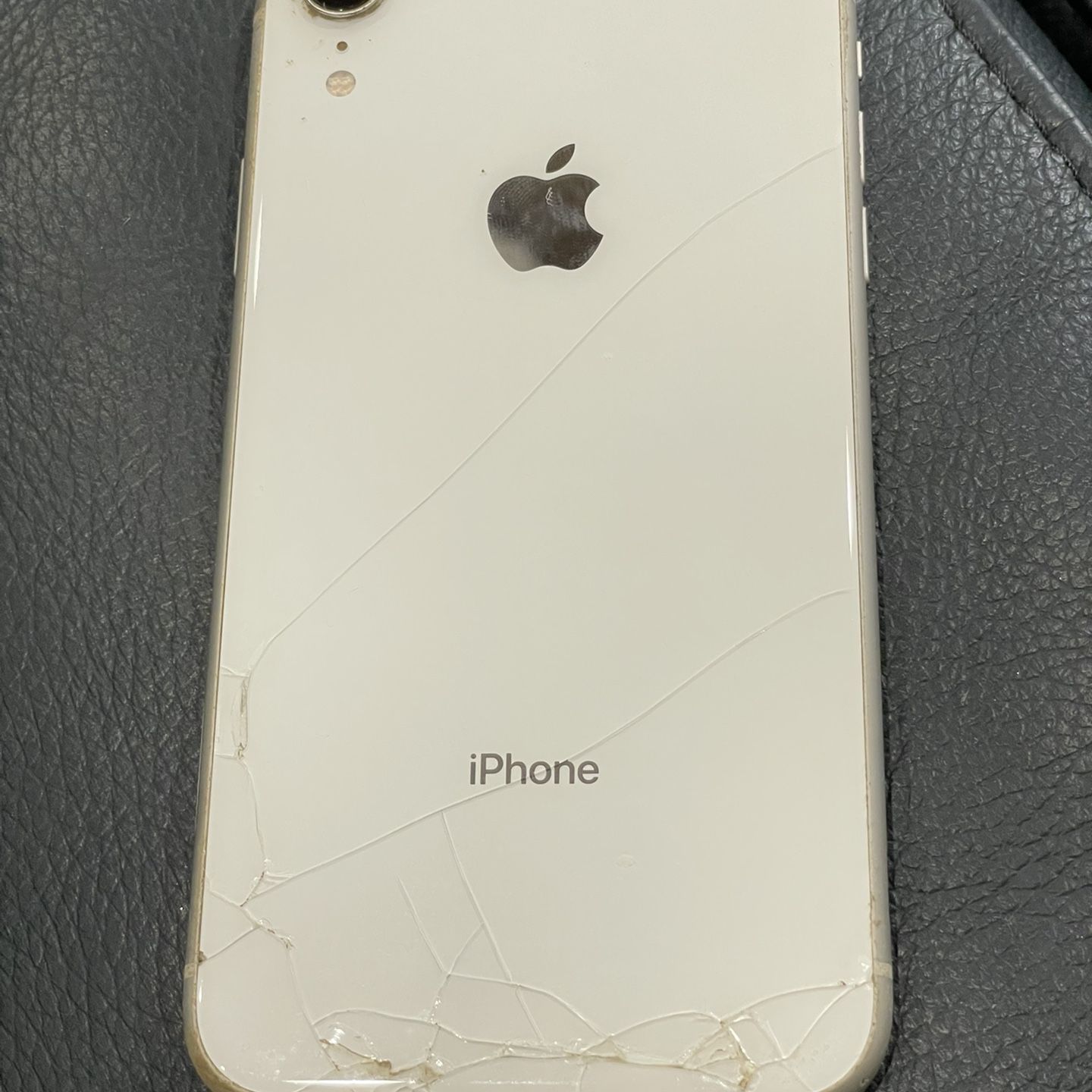 Broken iphone xr white Clearance