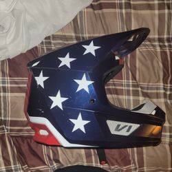 FOX Racing V1 helmet