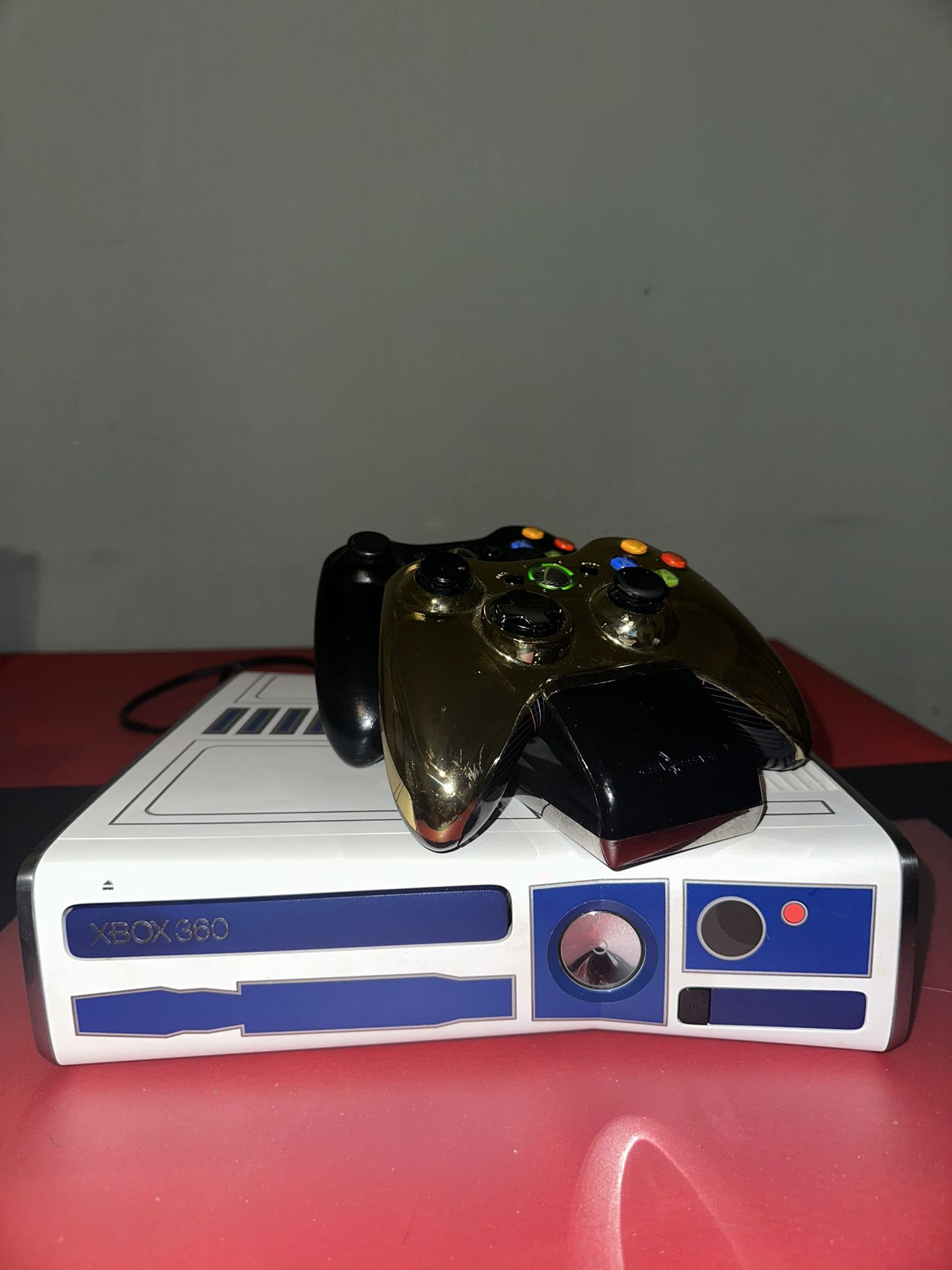 Microsoft Xbox 360 S Limited Edition Star Wars R2D2 320GB Model 1439With C-3PO C