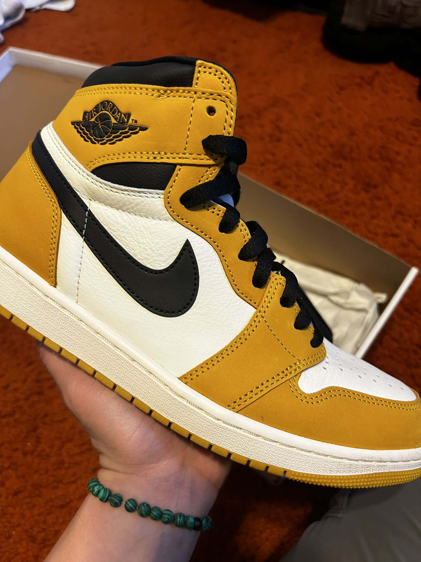 Nike Jordan 1 Yellow ochre Size 10.5