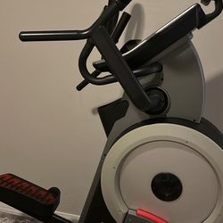 PRO FORM ELLIPTICAL MACHINE 