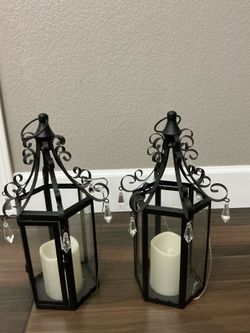 Set of 2 decorative lanterns with candles
