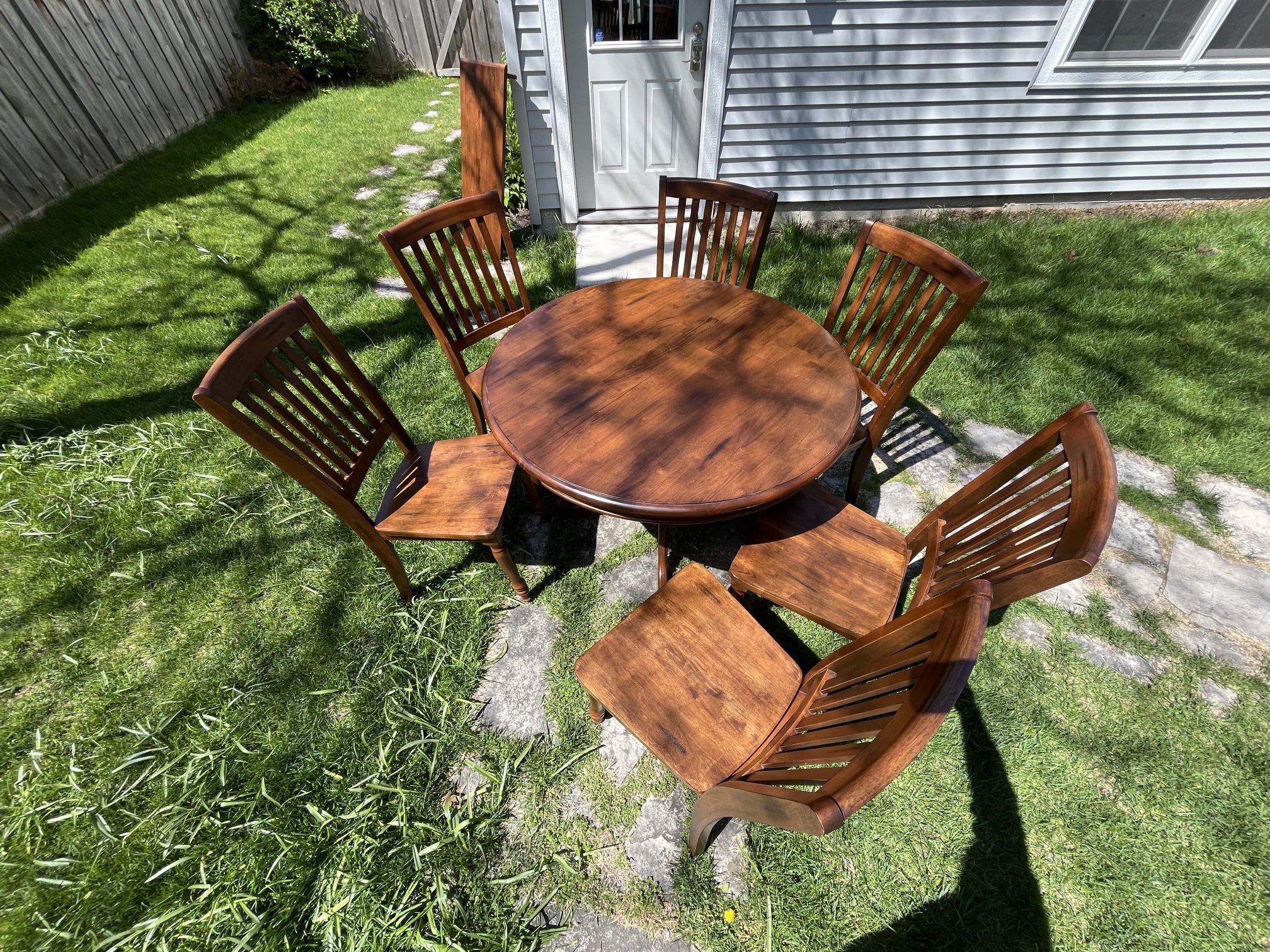 Dining room table, six chairs, one extension leaf 