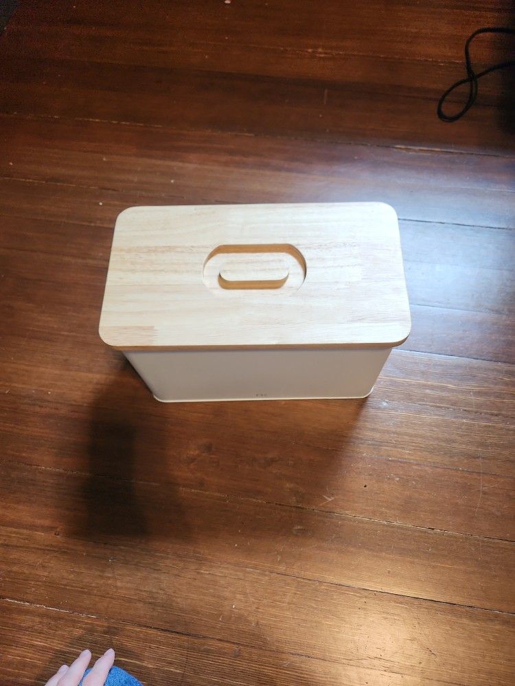 Norkin Large Bread Box with Cutting Board Lid