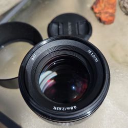 Sony Full Frame 85mm F1.8 lens 