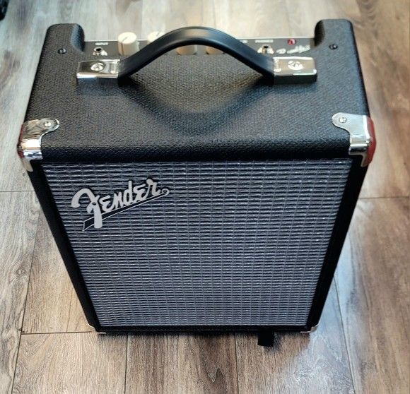 Fender Rumble 15 Model (contact info removed)000 Type PR 2490 Black 8" 15W Bass Amplifier (LIKE NEW)