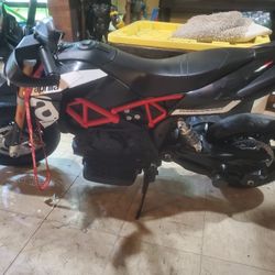 Electric Motorcycle Modified For Extra Speed. One Battery Included. Plays Music Or Connect Your Aux Cord.