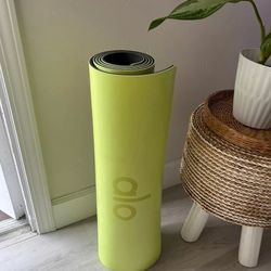 Alo Yoga Warrior Mat - Highlighter