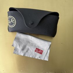 Ray-Ban Black Leather glasses/sunglasses Case with Cleaning Cloth